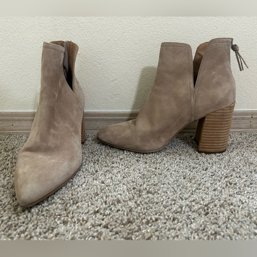 Steve Madden Thrived Boots 10 Tan Beige Ankle Booties Western Heel Suede Women's